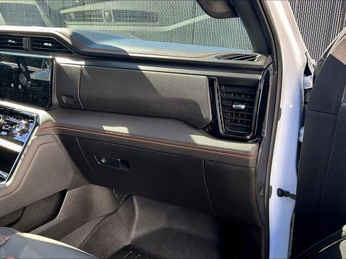 Used 2025 GMC Sierra 2500 AT4 w/ AT4 Premium Plus Package image 25