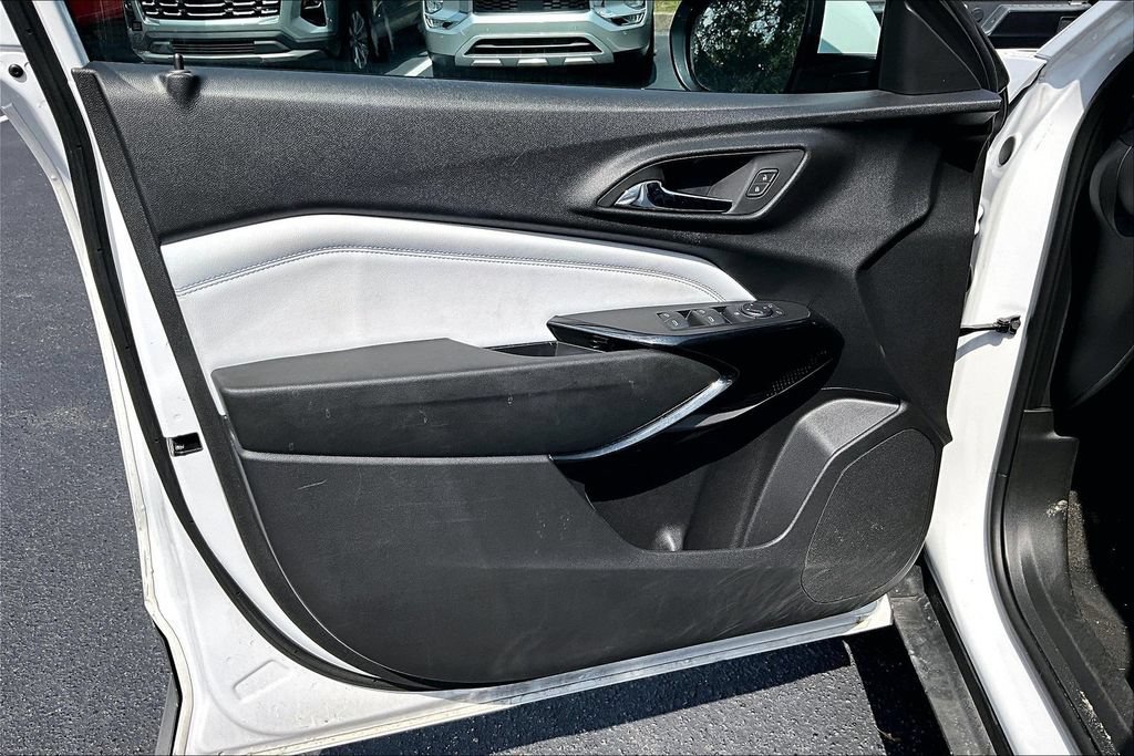 Used 2025 Chevrolet Trax LT FWD image 19