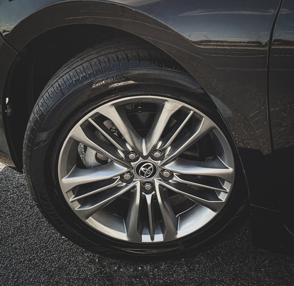 Used 2015 Toyota Camry SE FWD image 22