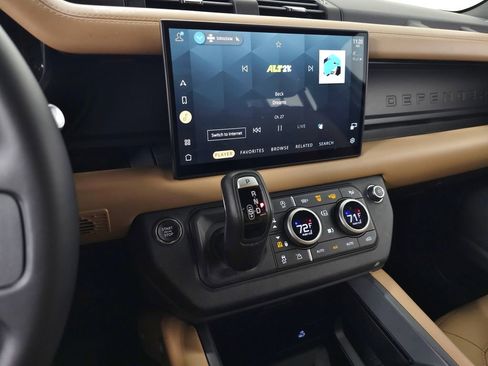 Certified 2025 Land Rover Defender 130 X-Dynamic SE AWD/4WD image 27
