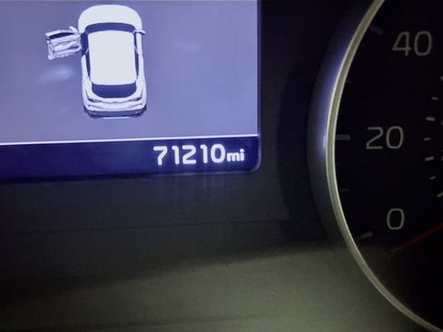 Used 2021 Kia Seltos EX image 19