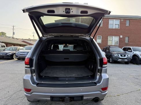Used 2017 Jeep Grand Cherokee Altitude AWD/4WD image 2