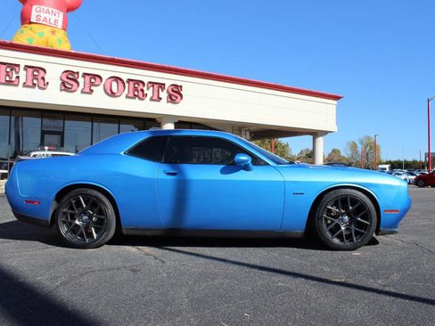 Used 2016 Dodge Challenger R/T image 3