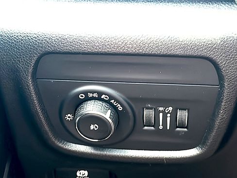 Used 2022 Jeep Grand Cherokee L Limited AWD/4WD image 37