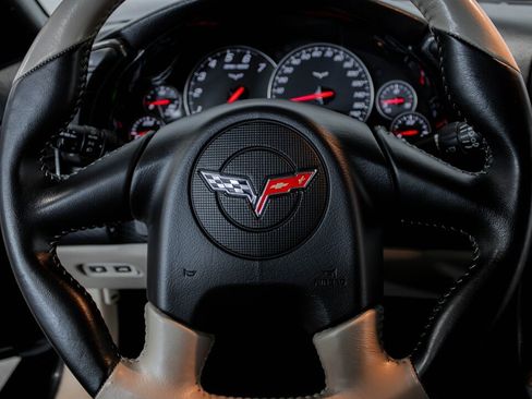 Used 2005 Chevrolet Corvette Convertible w/ Preferred Equipment Group image 31