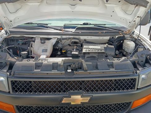 Used 2018 GMC Savana 2500 G2500 Cargo w/ Driver Convenience Package image 31