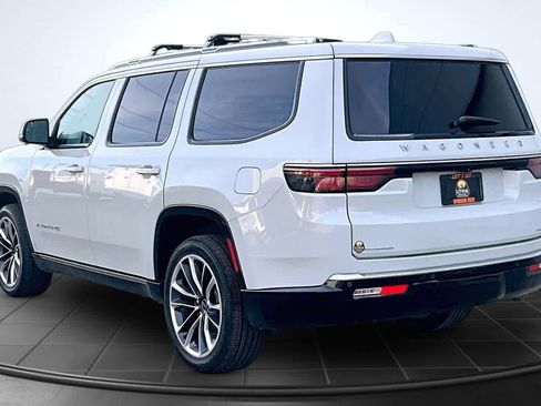 Used 2022 Jeep Wagoneer Series III w/ Premium Group I AWD/4WD image 4