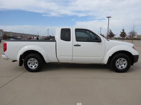 Used 2018 Nissan Frontier S w/ Work Truck Package image 4