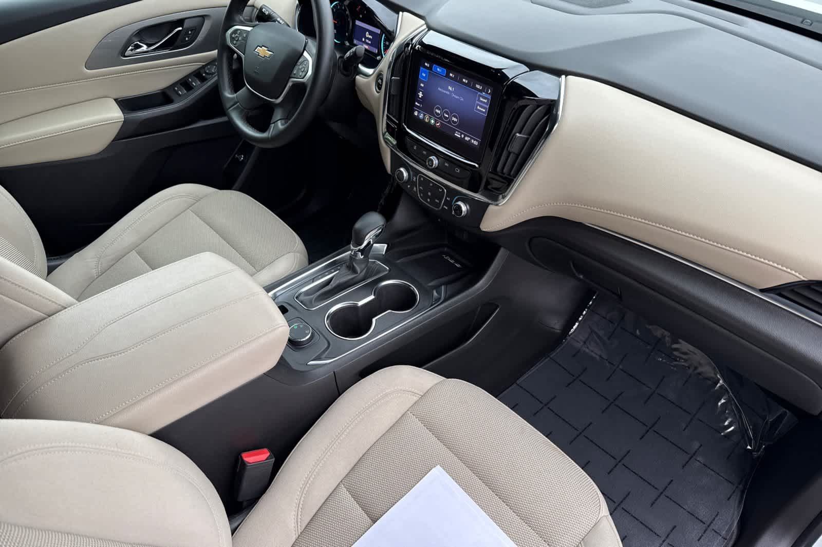 Used 2023 Chevrolet Traverse LT w/ LPO, Cargo Package AWD/4WD image 17
