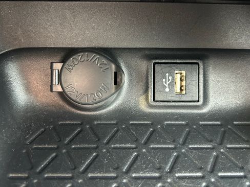 Certified 2025 Toyota RAV4 XLE AWD/4WD image 30