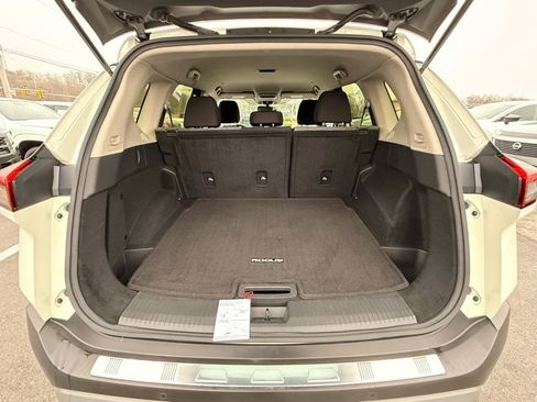 Certified 2023 Nissan Rogue SV image 17