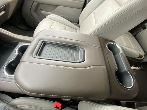 Used 2022 Chevrolet Suburban LT w/ Luxury Package image 29