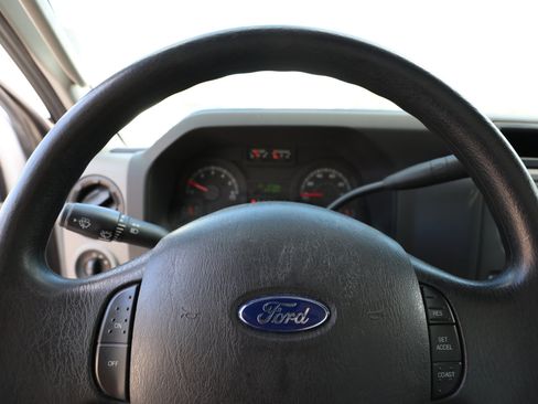 Used 2016 Ford E-350 and Econoline 350 Super Duty image 16