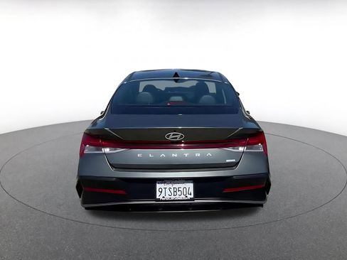Used 2025 Hyundai Elantra Limited image 12