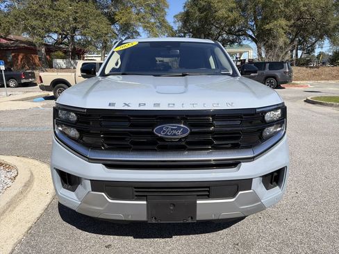 Used 2025 Ford Expedition Platinum image 10