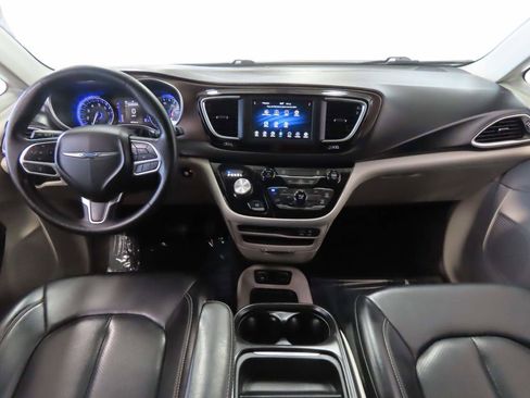 Used 2020 Chrysler Voyager Lxi FWD image 11