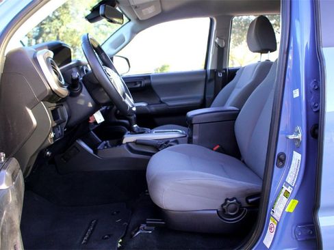 Used 2019 Toyota Tacoma TRD Sport image 9