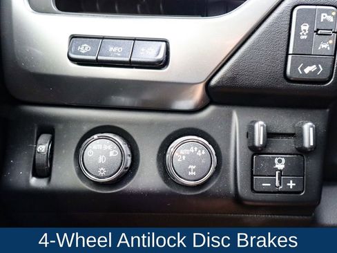 Used 2018 Chevrolet Suburban Premier image 25