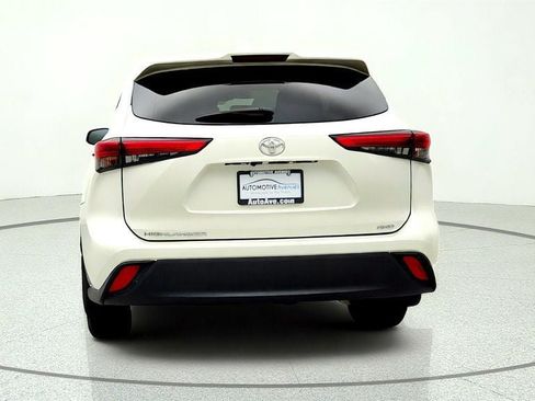 Used 2020 Toyota Highlander L AWD/4WD image 6