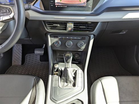 Certified 2022 Volkswagen Taos SE w/ Panoramic Sunroof Package image 27