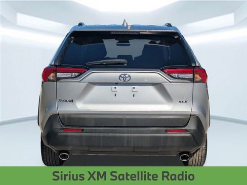 Used 2020 Toyota RAV4 XLE image 5