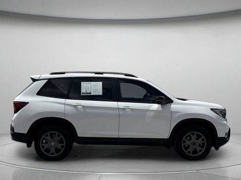 Used 2024 Honda Passport TrailSport image 2