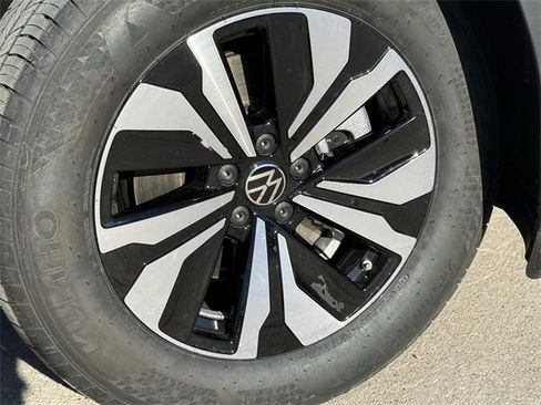 New 2026 Volkswagen Atlas SE image 6