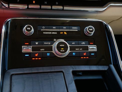 Used 2021 Lincoln Navigator Reserve image 21