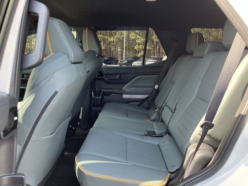 Used 2025 Toyota 4Runner Trailhunter image 33