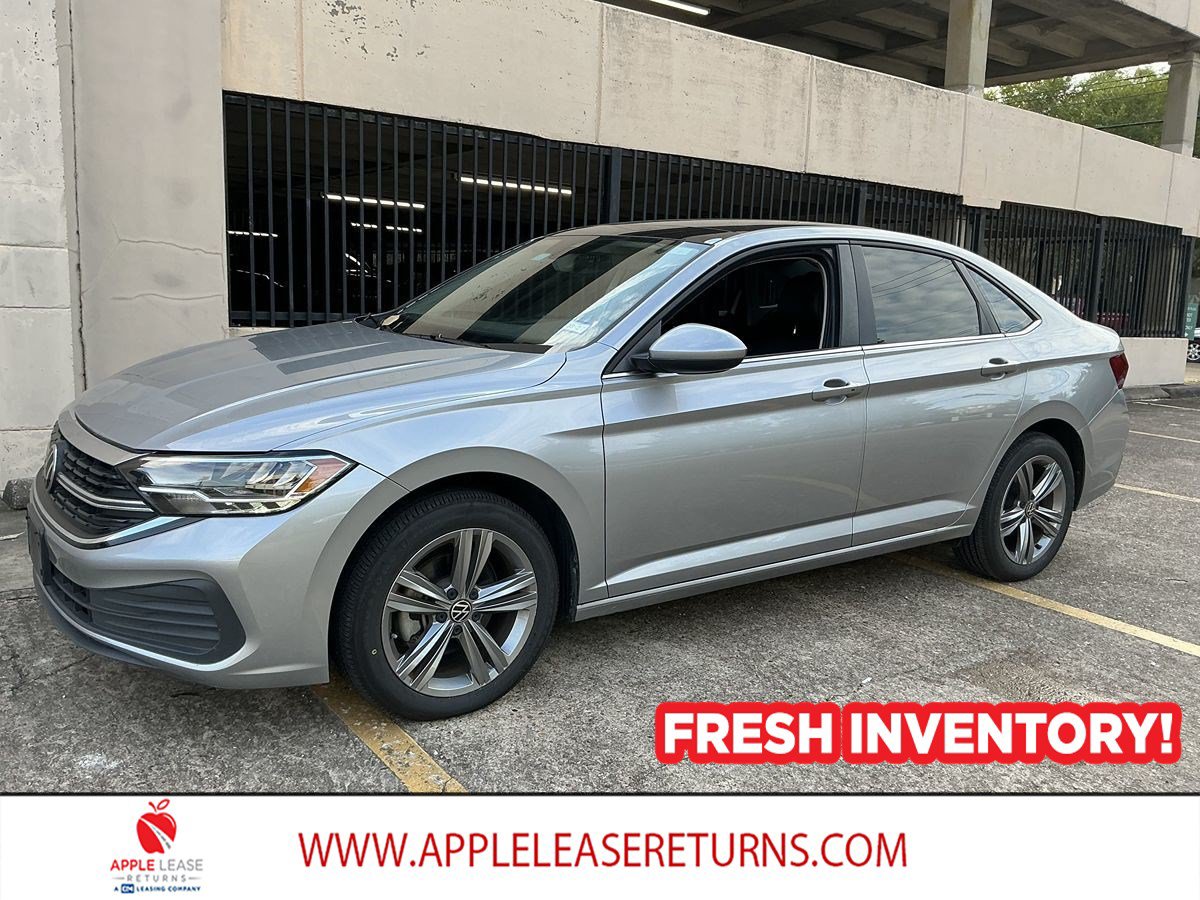 Used 2023 Volkswagen Jetta SE FWD image 2