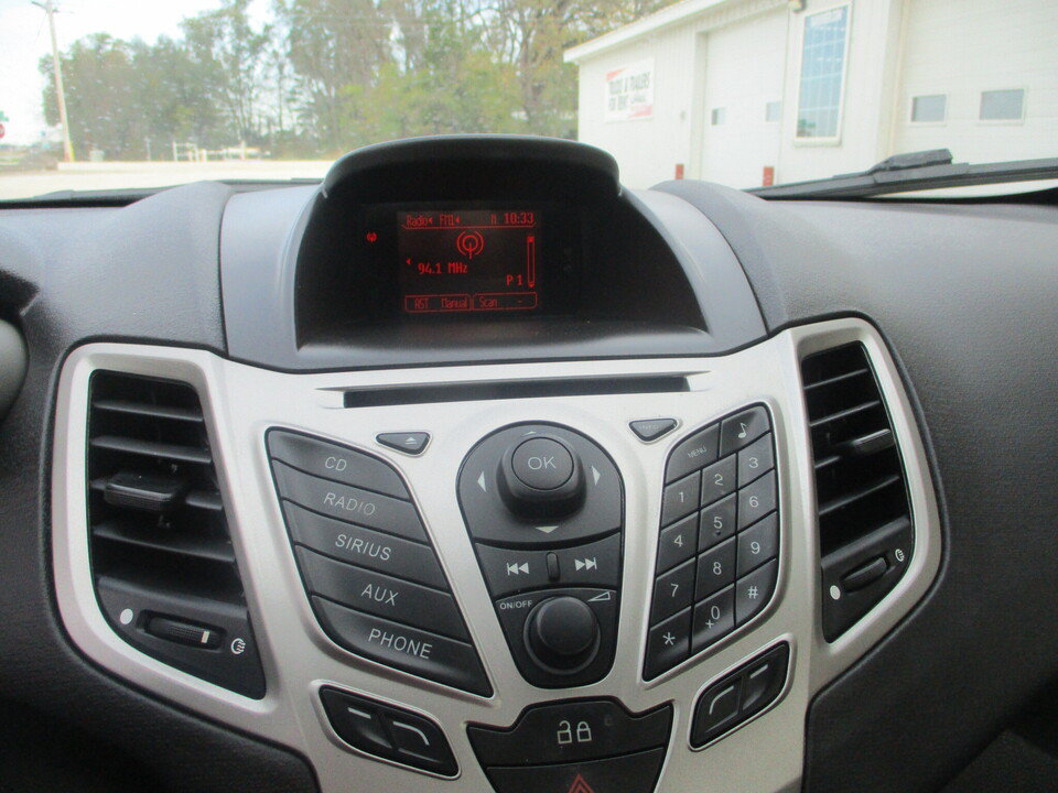 Used 2013 Ford Fiesta SE FWD image 29