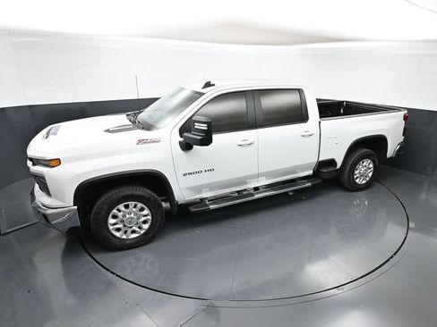 Used 2024 Chevrolet Silverado 2500 LT AWD/4WD image 35