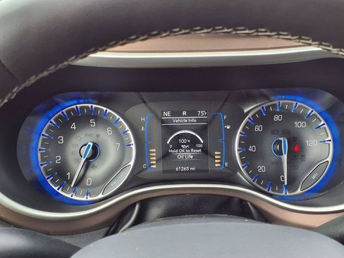 Used 2023 Chrysler Voyager LX FWD image 17