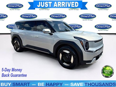 Used 2024 Kia EV9 Light Long Range RWD image 1