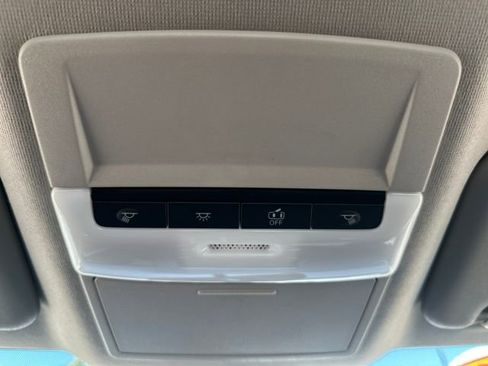 Used 2025 Nissan Sentra SV w/ Trunk Package image 19