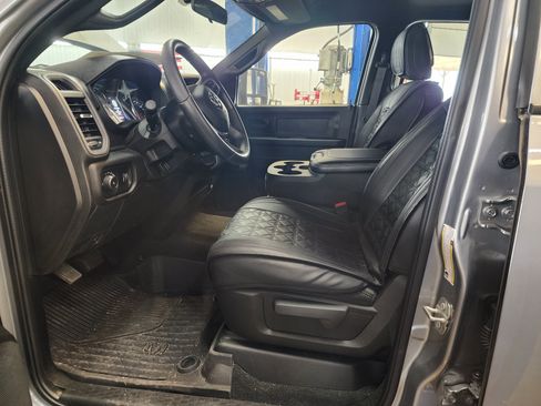 Used 2024 RAM 3500 Tradesman w/ Chrome Appearance Group AWD/4WD image 7