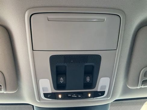 Certified 2025 Honda Pilot Touring image 19