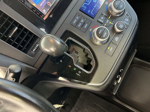 Used 2015 Toyota Sienna SE FWD image 25