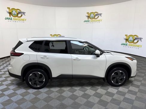 Used 2024 Nissan Rogue SV w/ SV Premium Package AWD/4WD image 11