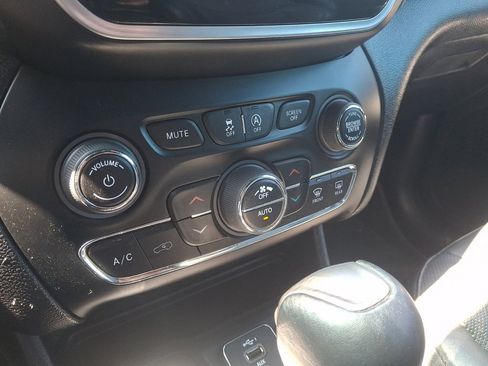 Used 2020 Jeep Cherokee High Altitude AWD/4WD image 28