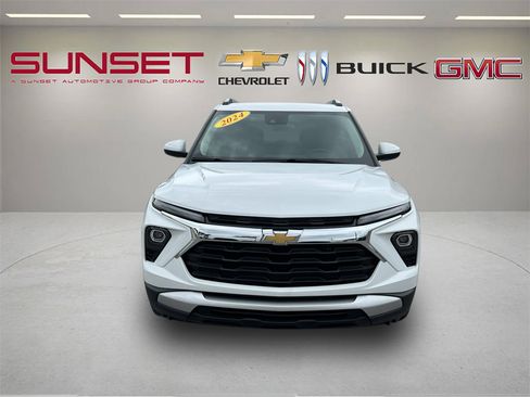 Certified 2024 Chevrolet TrailBlazer LT w/ LT Cold Weather Package FWD image 2