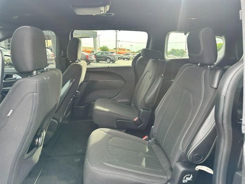 Used 2019 Chrysler Pacifica Touring Plus w/ S Appearance Package FWD image 9
