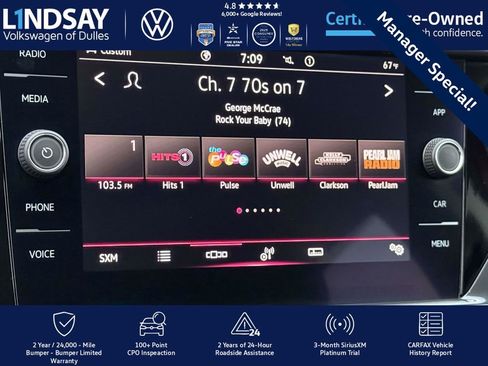 Certified 2022 Volkswagen Taos SEL w/ Panoramic Sunroof Package image 17