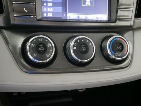 Used 2014 Toyota RAV4 LE AWD/4WD image 23