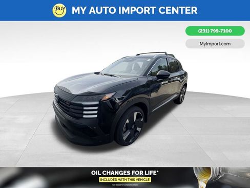Used 2025 Nissan Kicks SR w/ Illumination Package AWD/4WD image 2