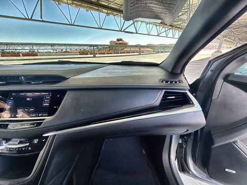 Used 2023 Cadillac XT6 Luxury image 29