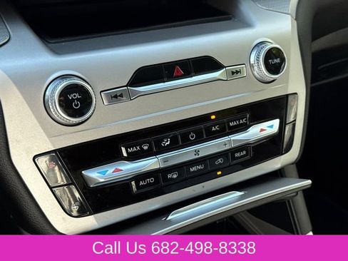 Used 2022 Ford Explorer XLT w/ Equipment Group 202A RWD image 27