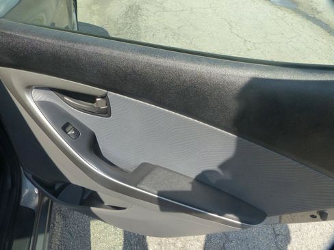 Used 2013 Hyundai Elantra GLS w/ Preferred Pkg FWD image 14