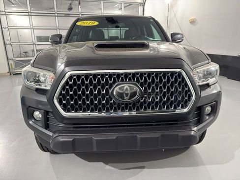 Used 2019 Toyota Tacoma TRD Sport AWD/4WD image 2