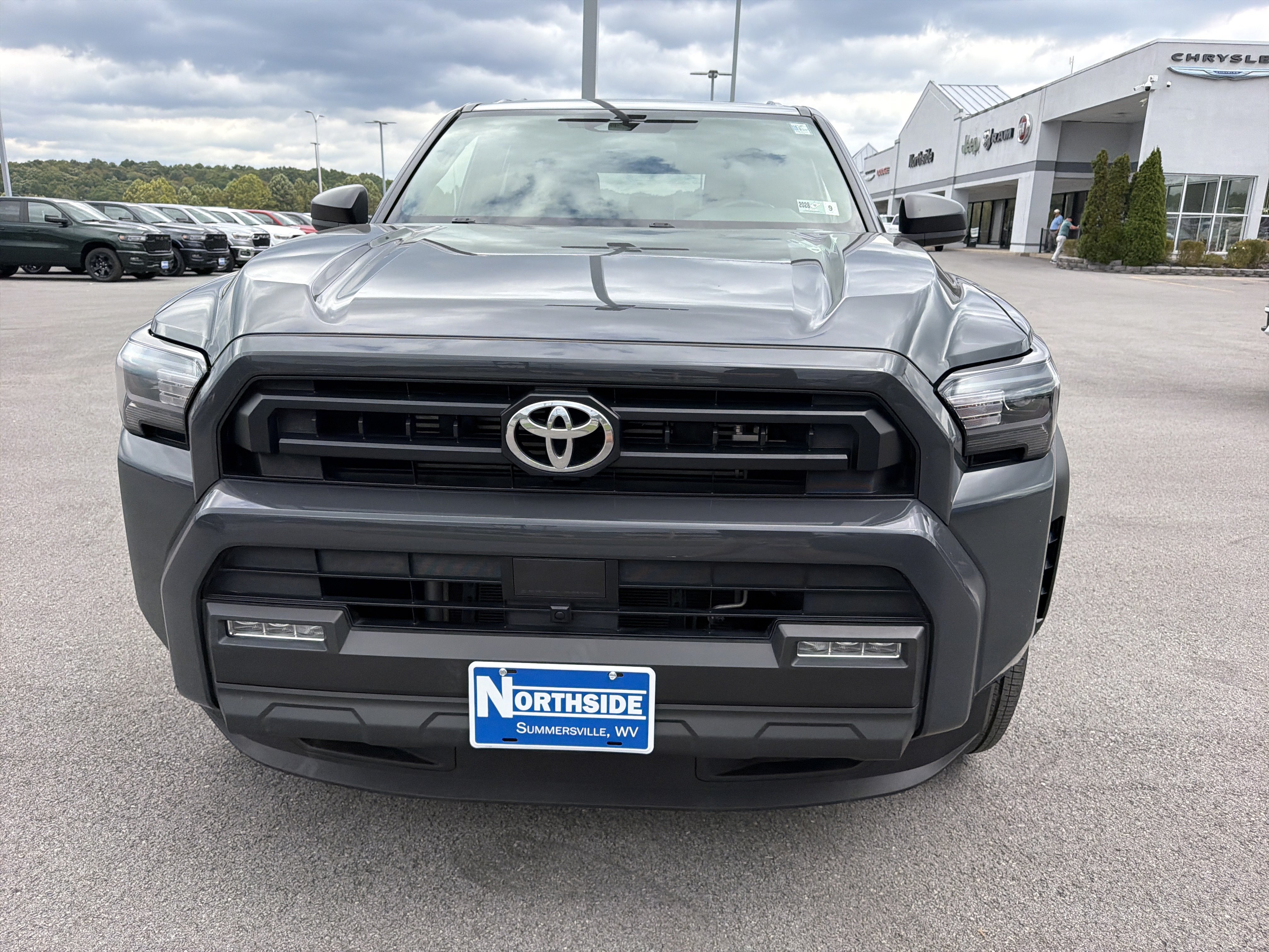 Used 2025 Toyota 4Runner SR5 AWD/4WD image 2